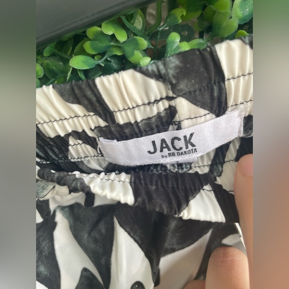 Jack By BB Dakota Franco White Print Shorts - Large | NWOT - Pull-On Drawstring - Picture 9 of 10